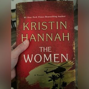 Hardback The Women by Kristin Hannah